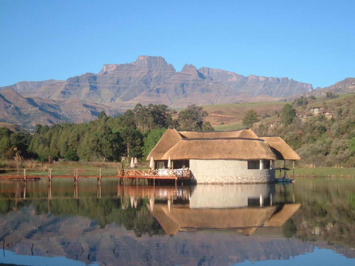 Dragon Peaks Mountain Resort Champagne Valley Exterior foto
