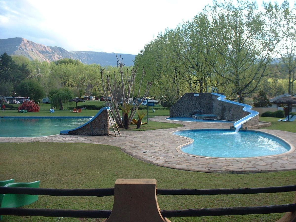 Dragon Peaks Mountain Resort Champagne Valley Exterior foto