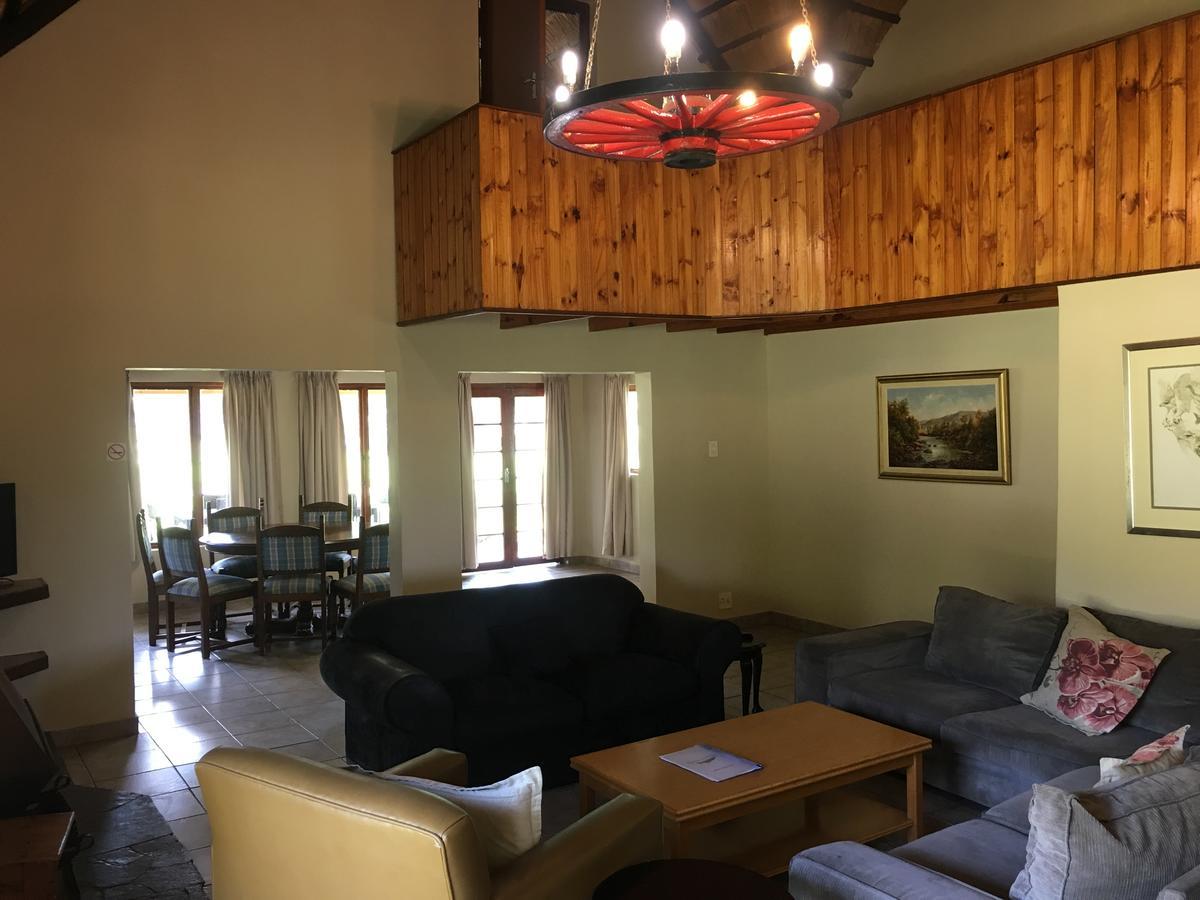 Dragon Peaks Mountain Resort Champagne Valley Exterior foto